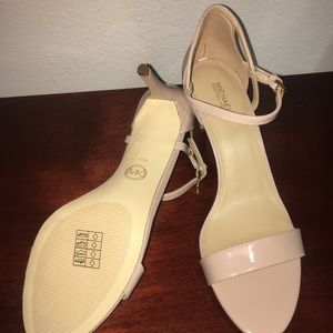 Michael Kors pump
